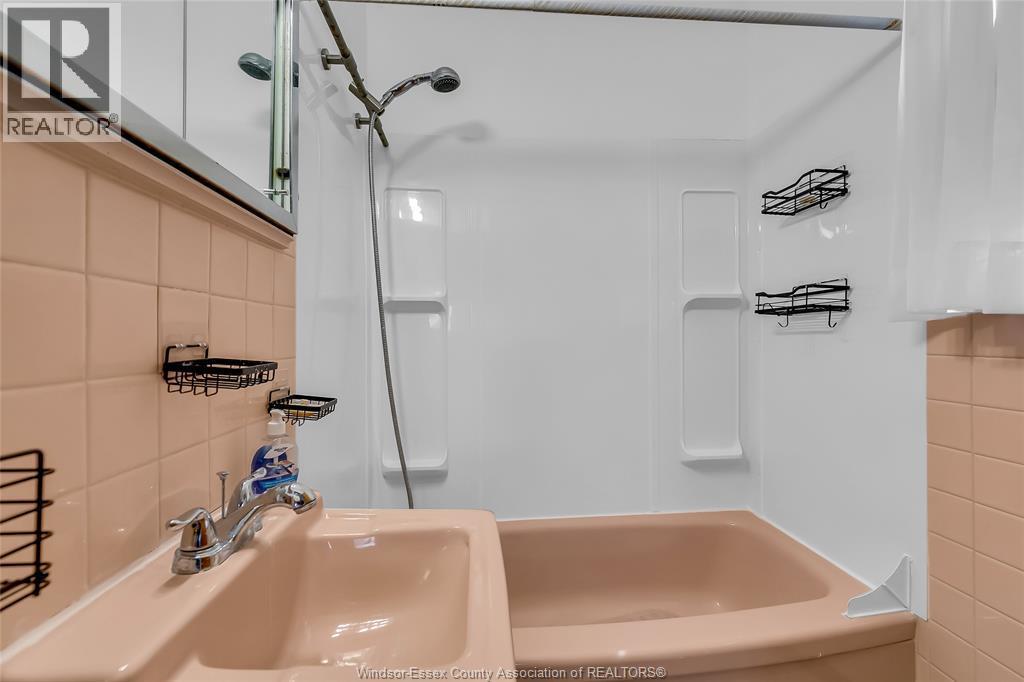 383 Mcewan, Windsor, ON