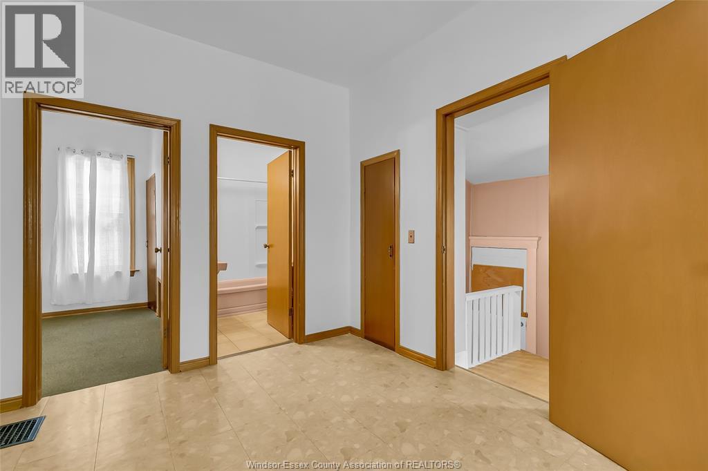 383 Mcewan, Windsor, ON