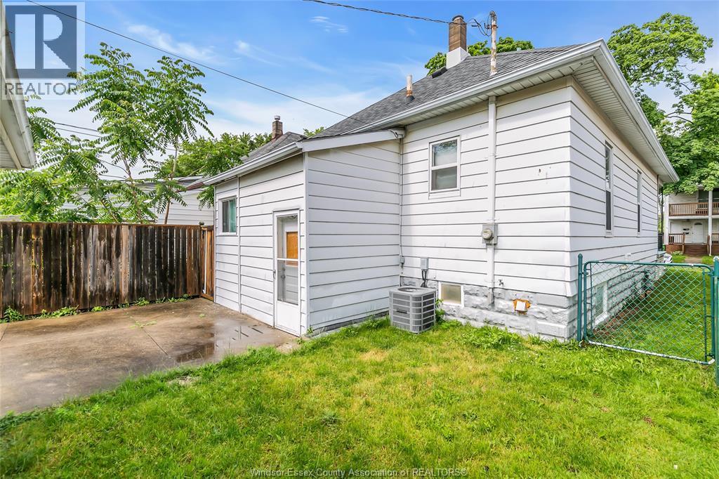 383 Mcewan, Windsor, ON