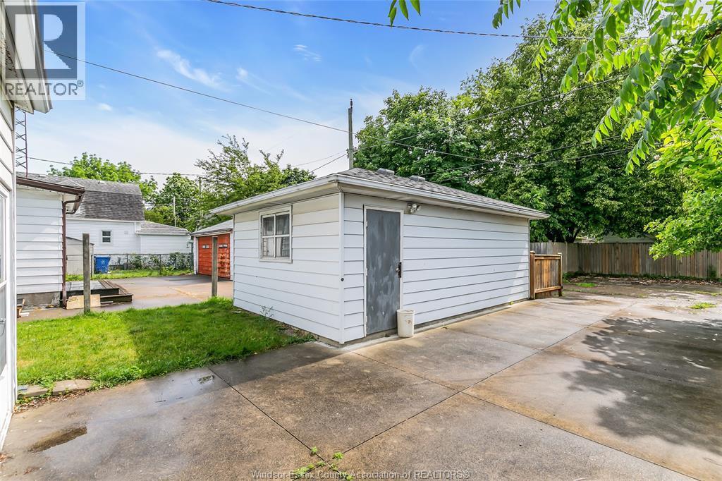 383 Mcewan, Windsor, ON