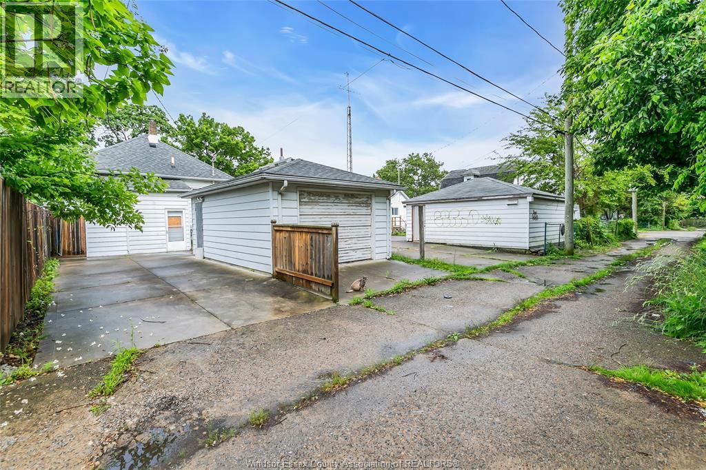 383 Mcewan, Windsor, ON