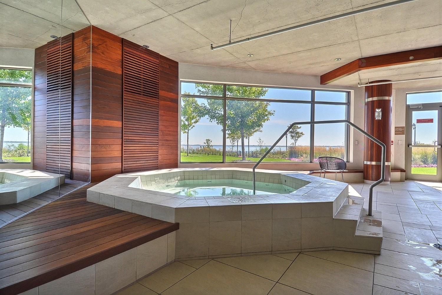 Spa - 707-300 Av. Des Sommets, Montréal (Verdun/Île-Des-Soeurs), QC