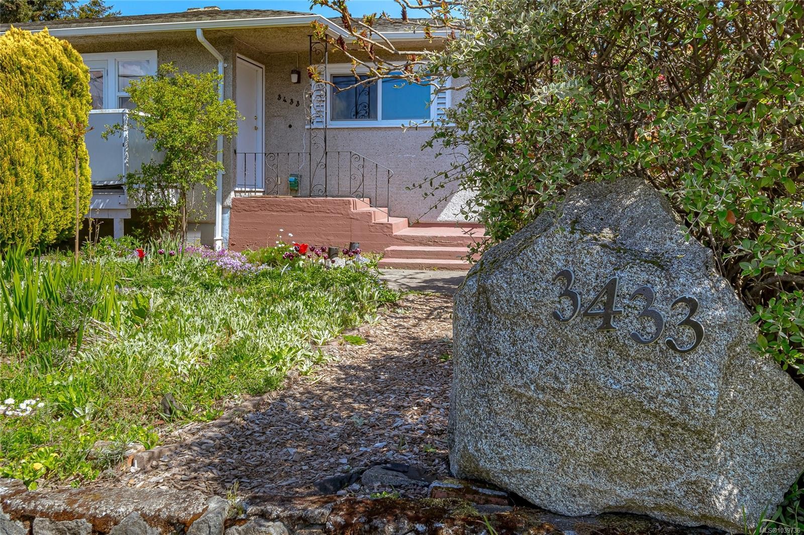3433 Bethune Ave, Saanich, BC