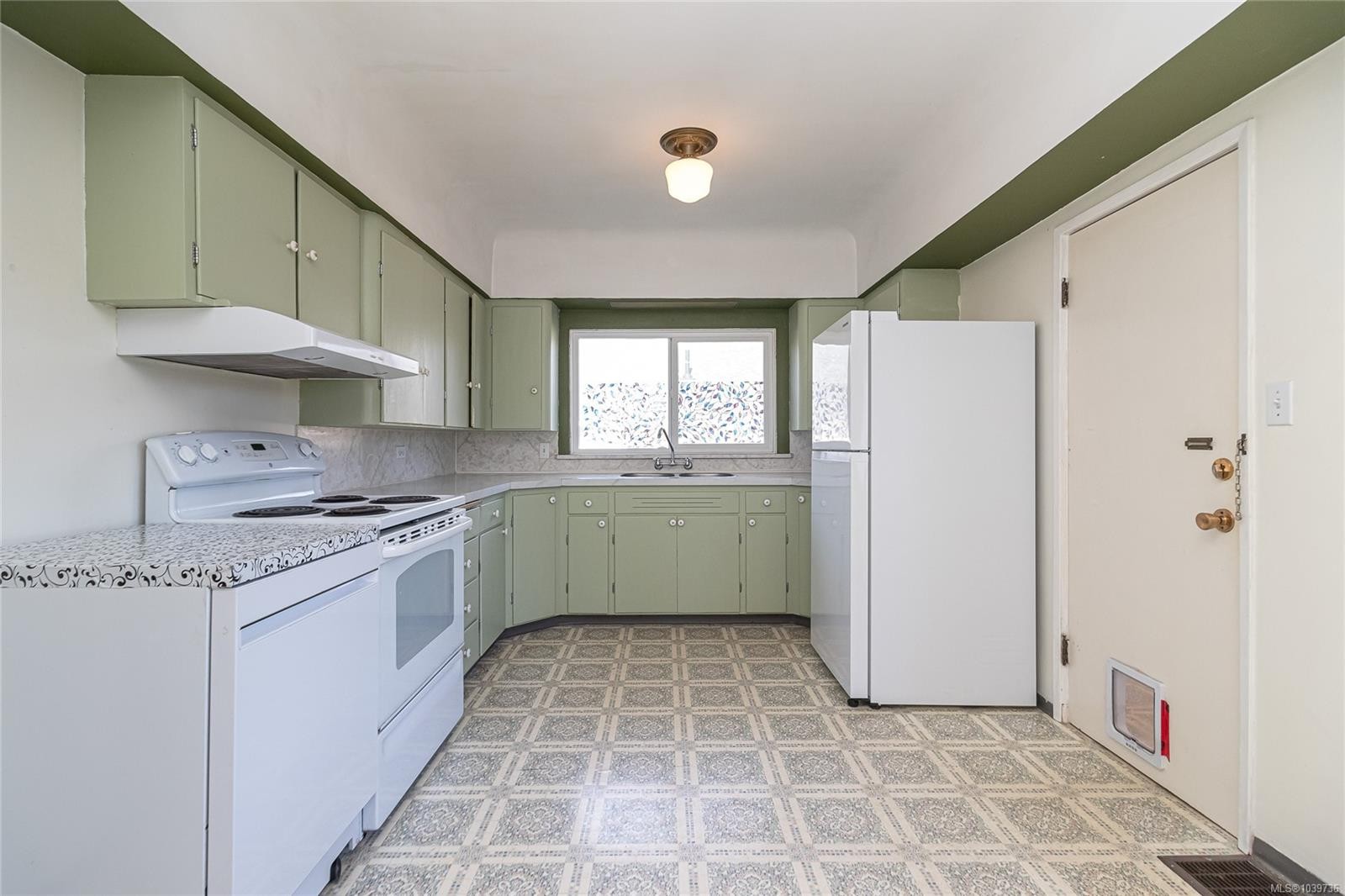 3433 Bethune Ave, Saanich, BC
