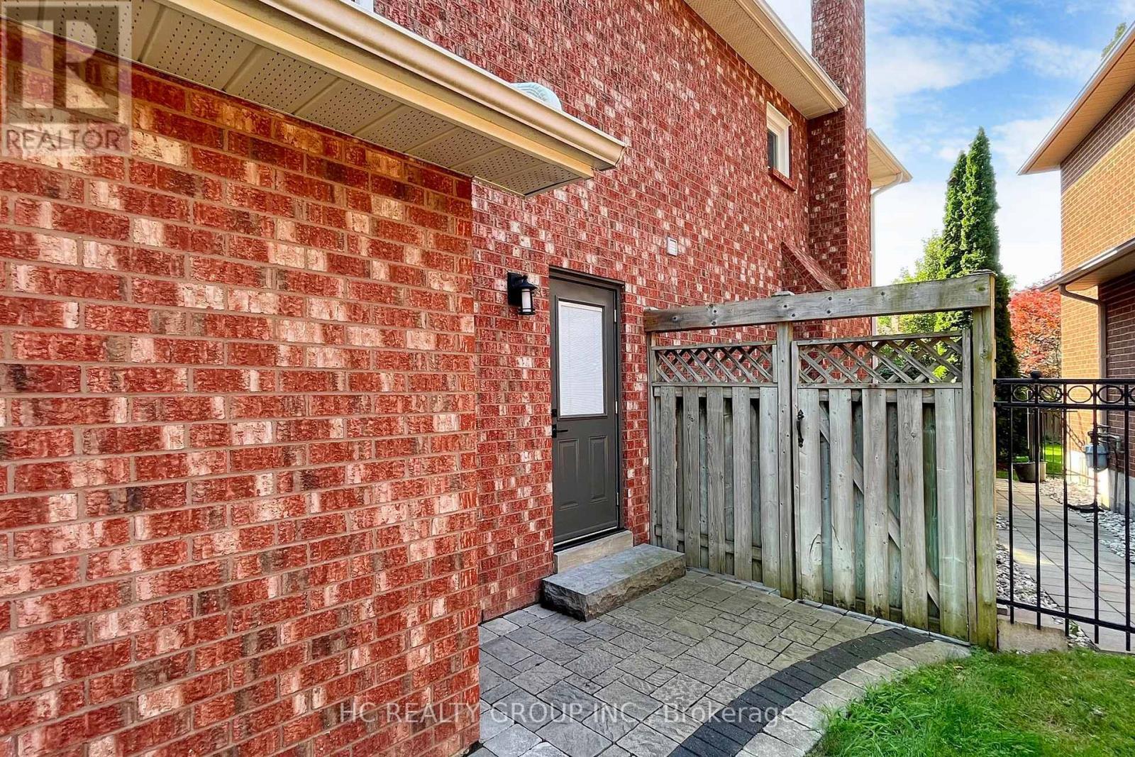 883 Darwin Drive, Pickering, ON