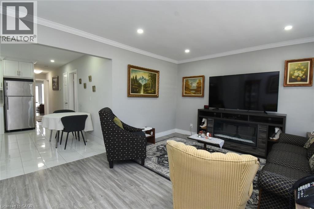 Open-concept living area with crown molding and recessed lighting - 185 Rosslyn Avenue N, Hamilton, ON - Indoor Photo Showing Living Room