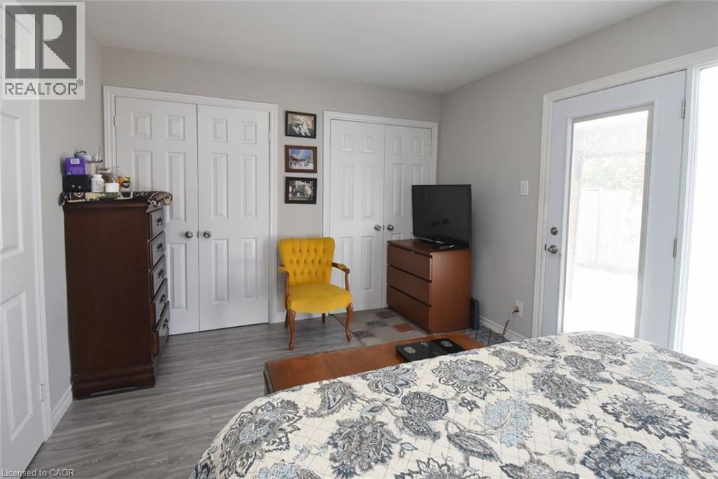 Light-colored walls complementing wood-finish flooring - 185 Rosslyn Avenue N, Hamilton, ON - Indoor Photo Showing Bedroom