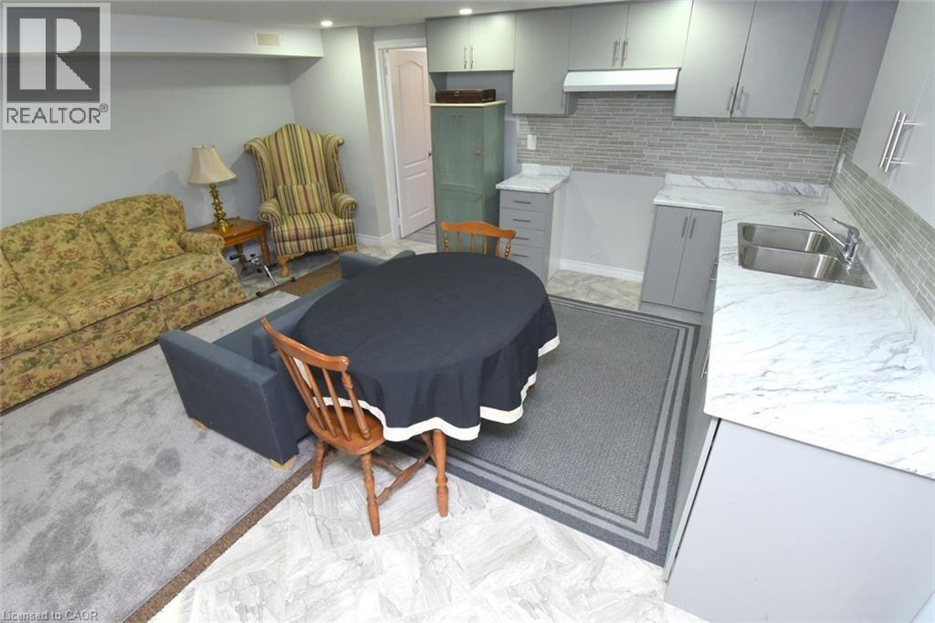 185 Rosslyn Avenue N, Hamilton, ON - Indoor