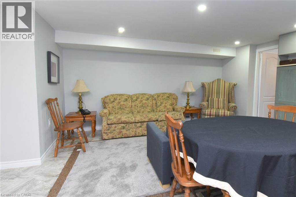 185 Rosslyn Avenue N, Hamilton, ON - Indoor