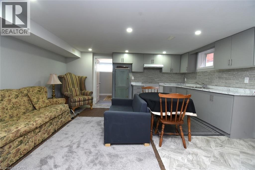 185 Rosslyn Avenue N, Hamilton, ON - Indoor