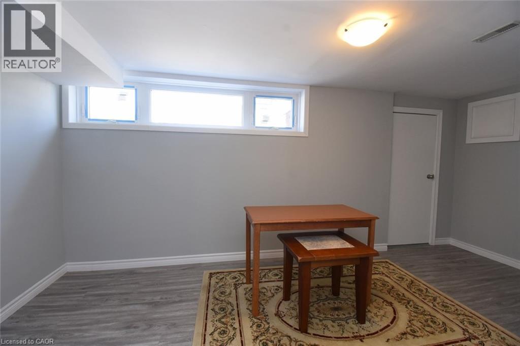185 Rosslyn Avenue N, Hamilton, ON - Indoor Photo Showing Other Room