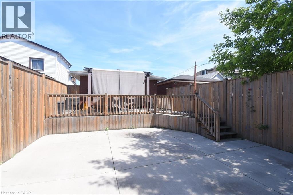 185 Rosslyn Avenue N, Hamilton, ON - Outdoor With Exterior
