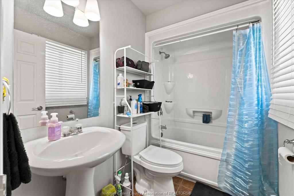 4697 Helsinki Crescent, Windsor, ON