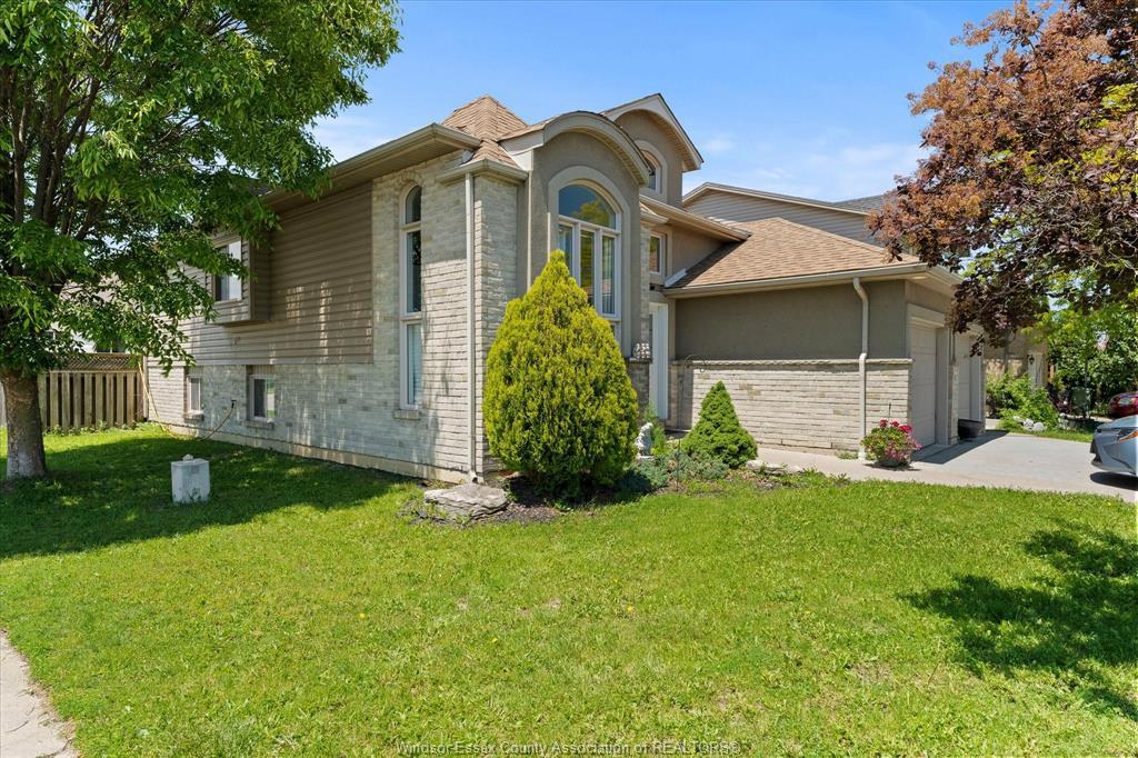 4697 Helsinki Crescent, Windsor, ON