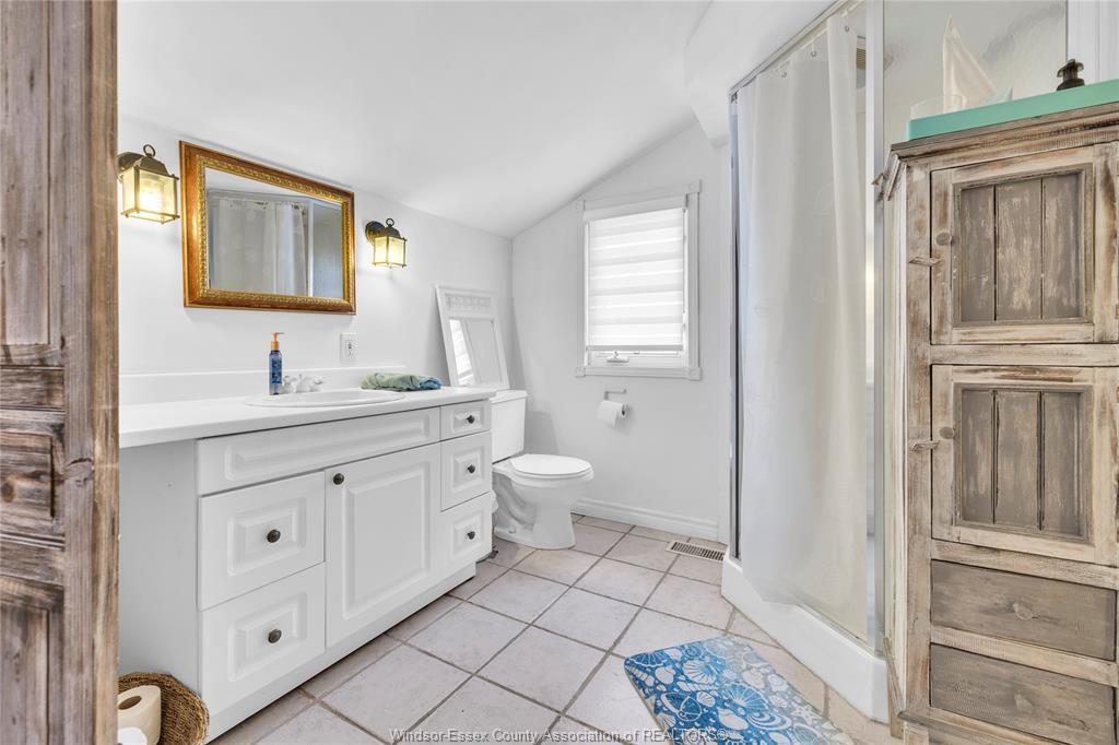 823 Lawrence, Windsor, ON