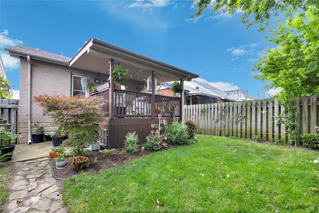 823 Lawrence, Windsor, ON