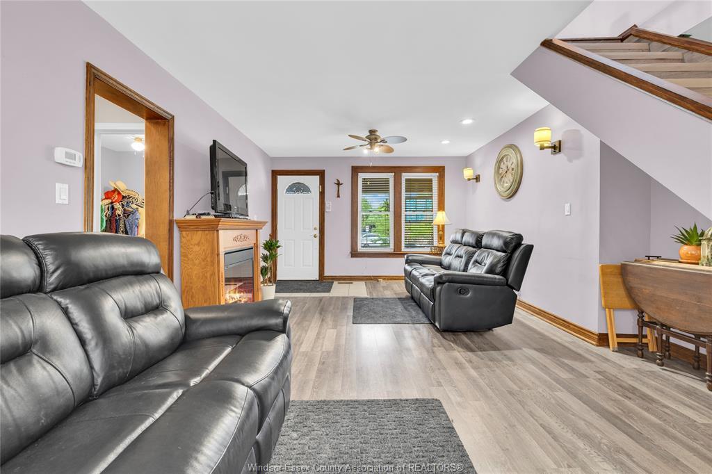 823 Lawrence, Windsor, ON