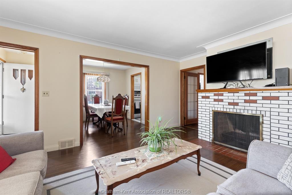 1402 Elsmere Avenue, Windsor, ON