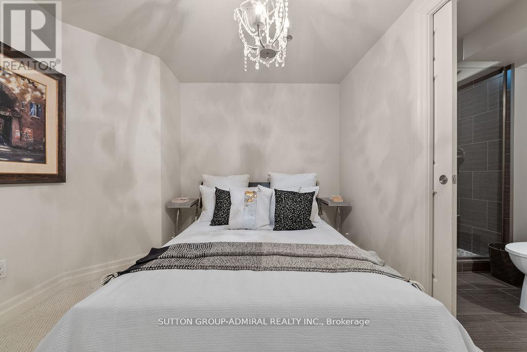 5948 Chercover Court, Burlington, ON