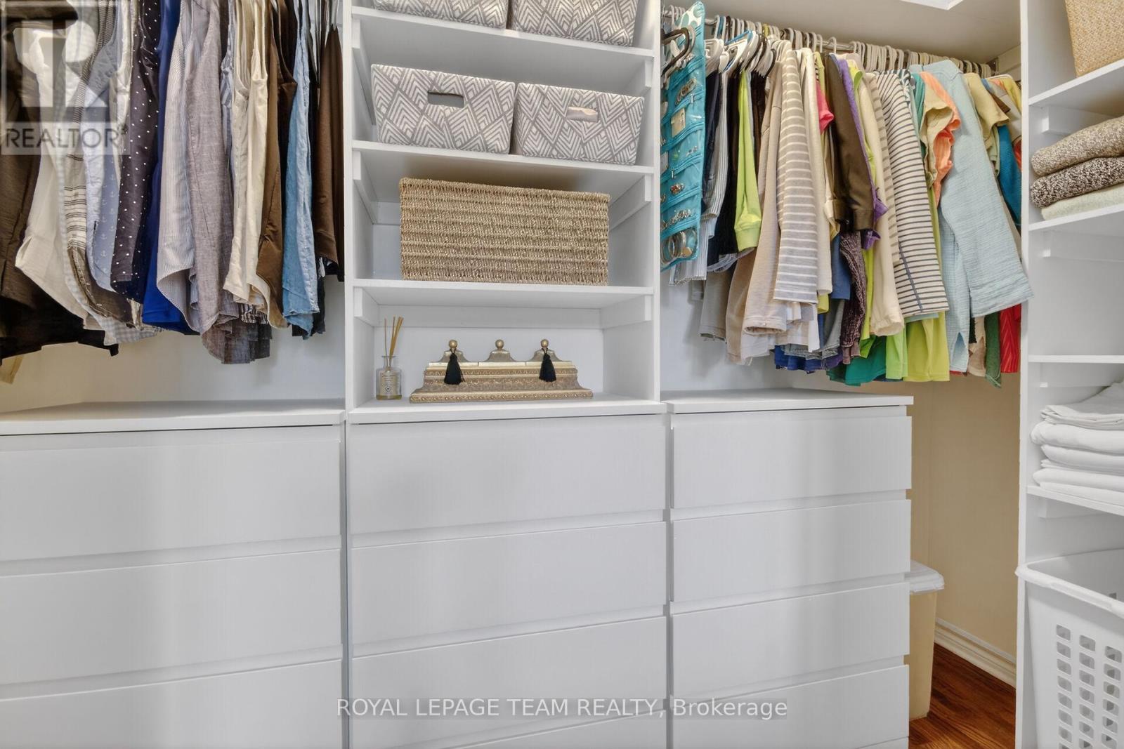 Spacious walk in closet offers built in cabinetry - 14 Samara Place, Ottawa, ON