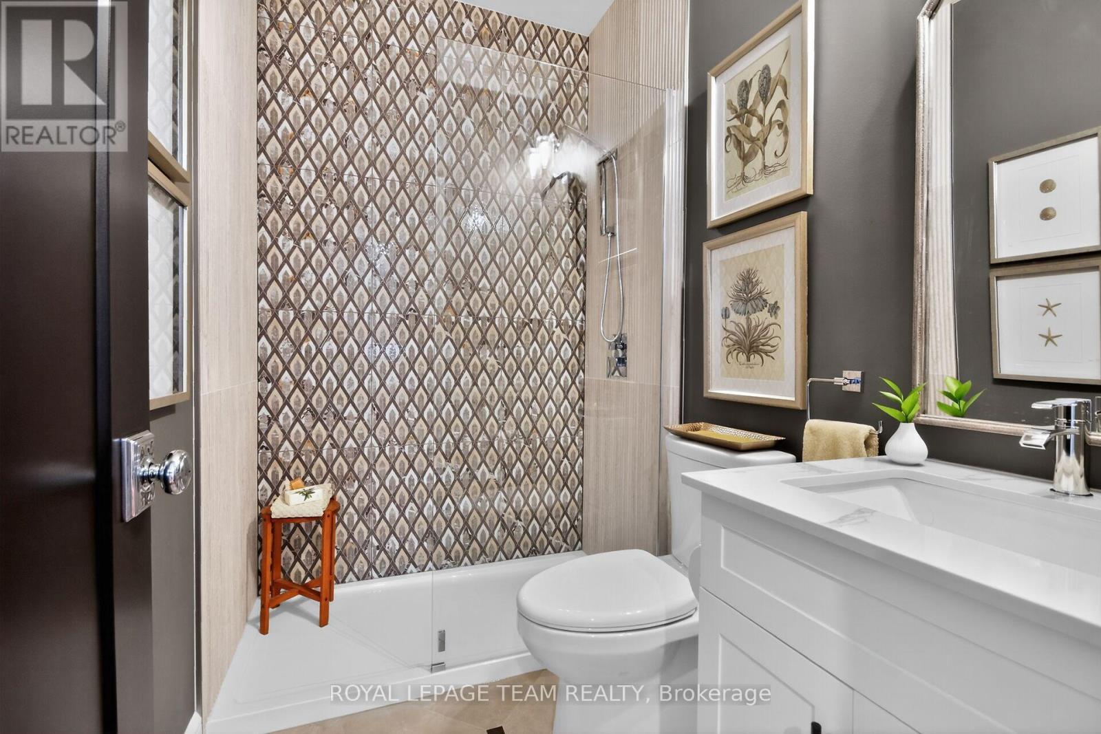 Main bathrm also remodelled - 14 Samara Place, Ottawa, ON