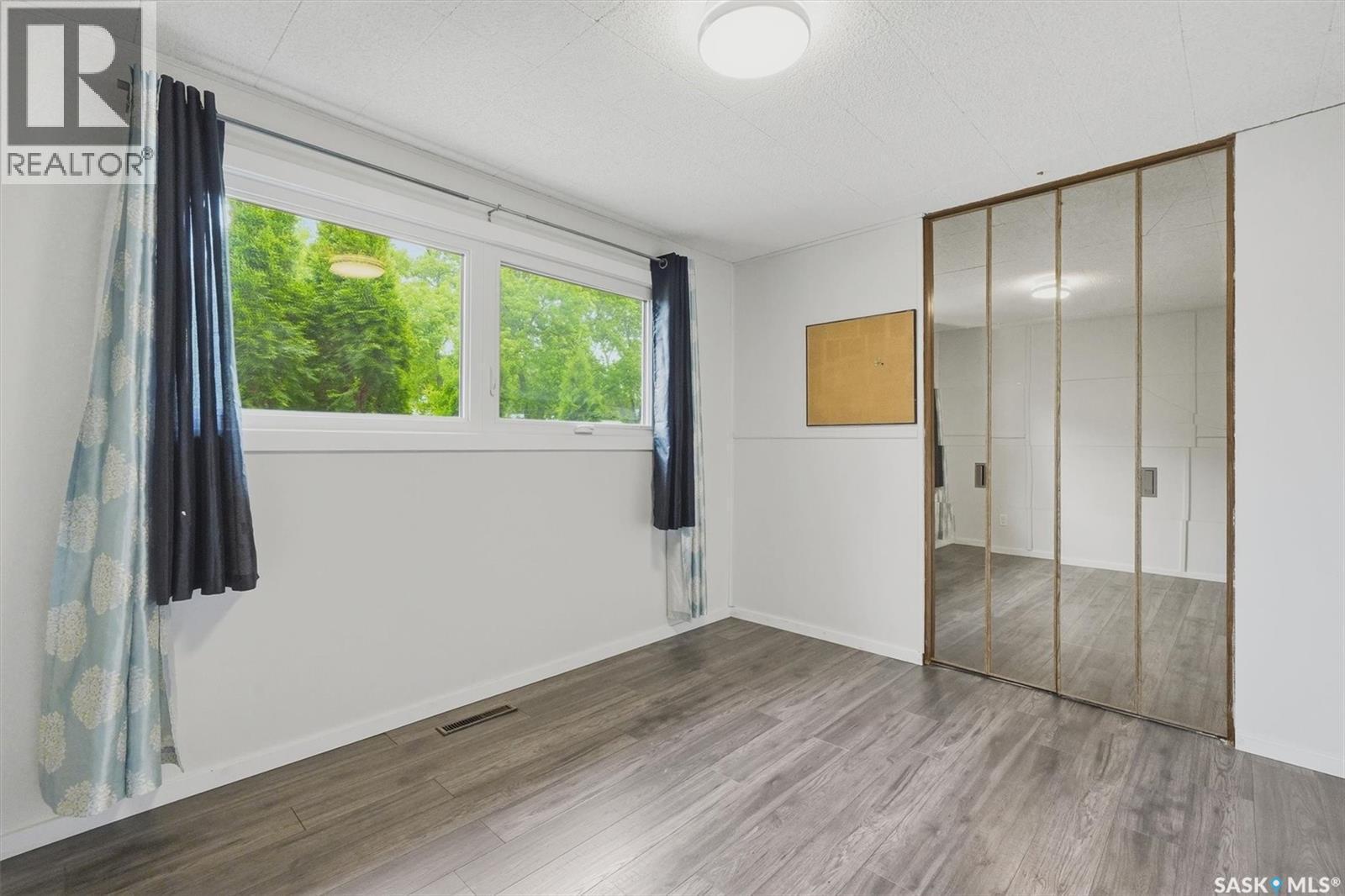 15 Selkirk Crescent, Saskatoon, SK