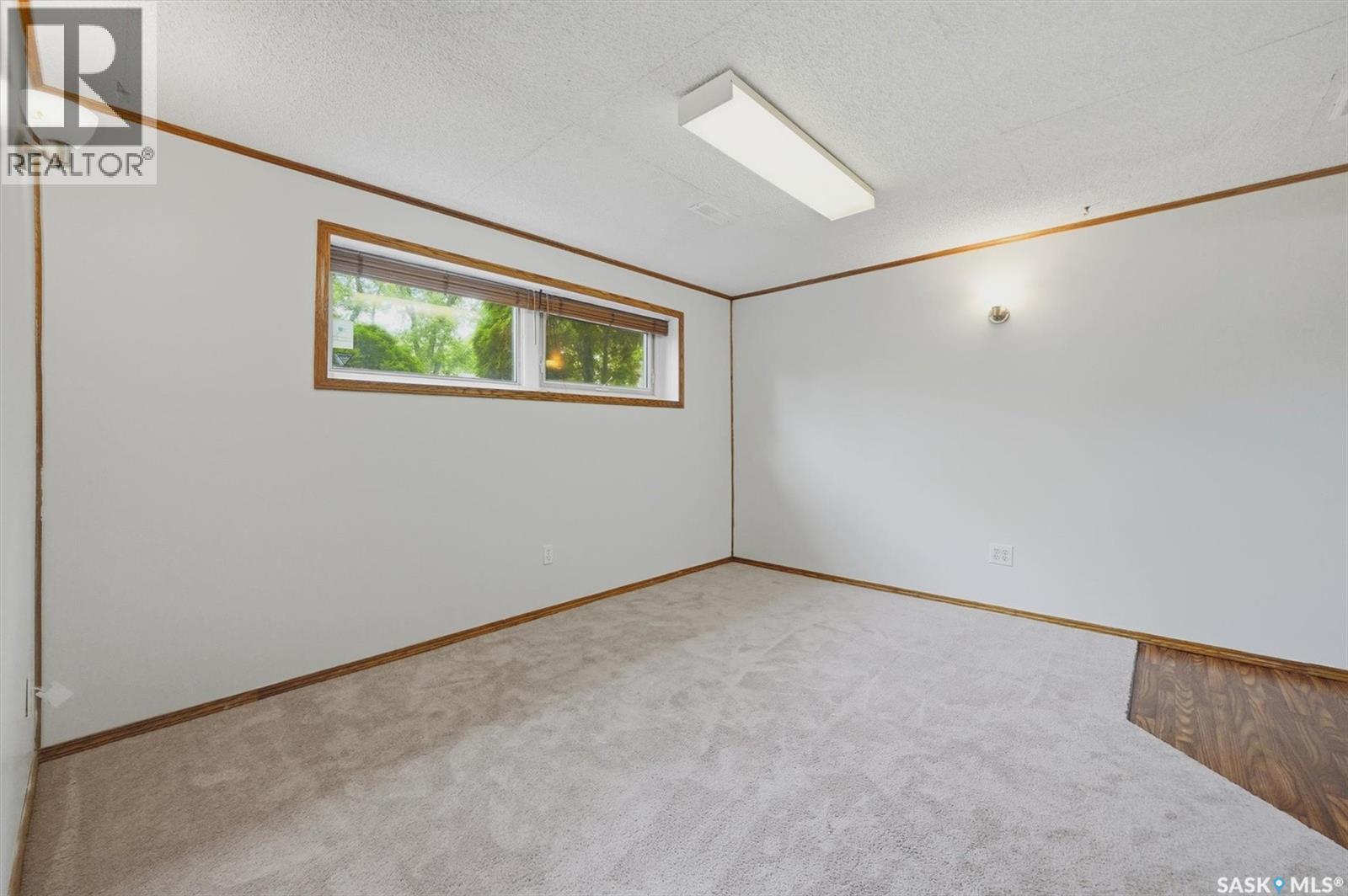 15 Selkirk Crescent, Saskatoon, SK