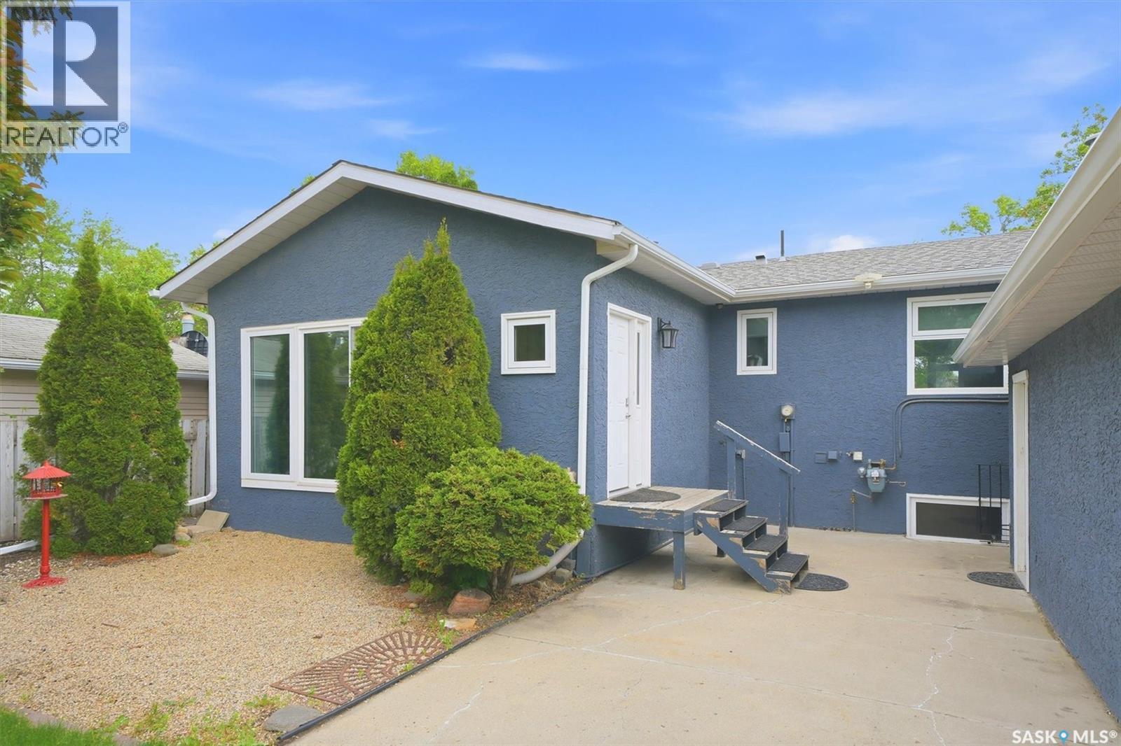 15 Selkirk Crescent, Saskatoon, SK