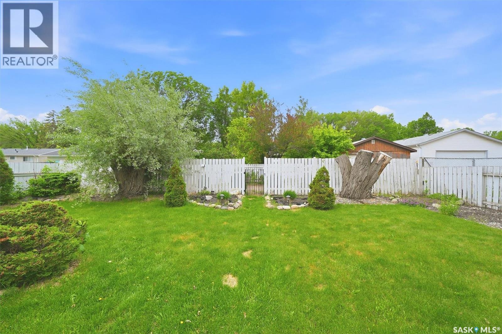 15 Selkirk Crescent, Saskatoon, SK