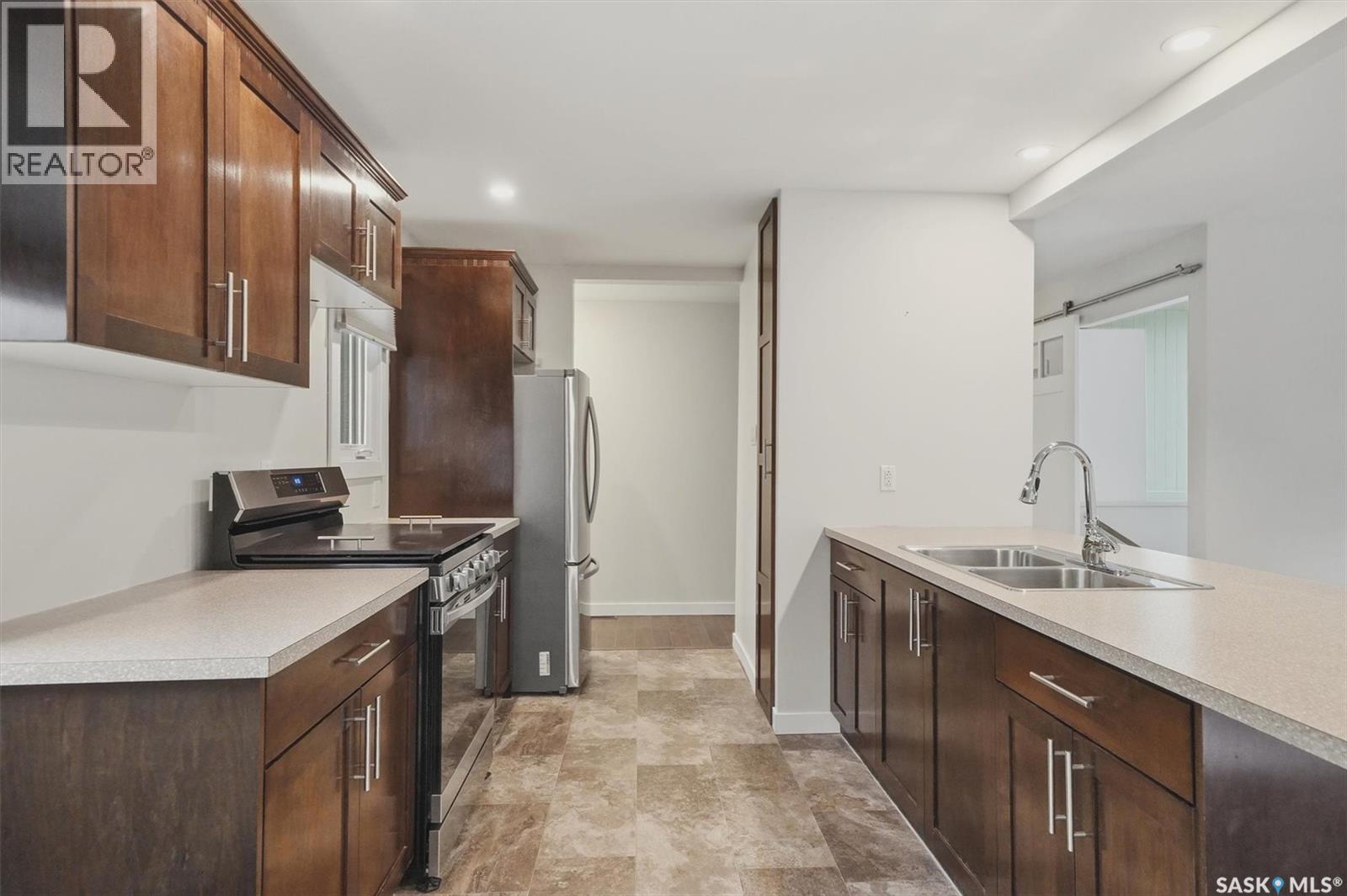 15 Selkirk Crescent, Saskatoon, SK