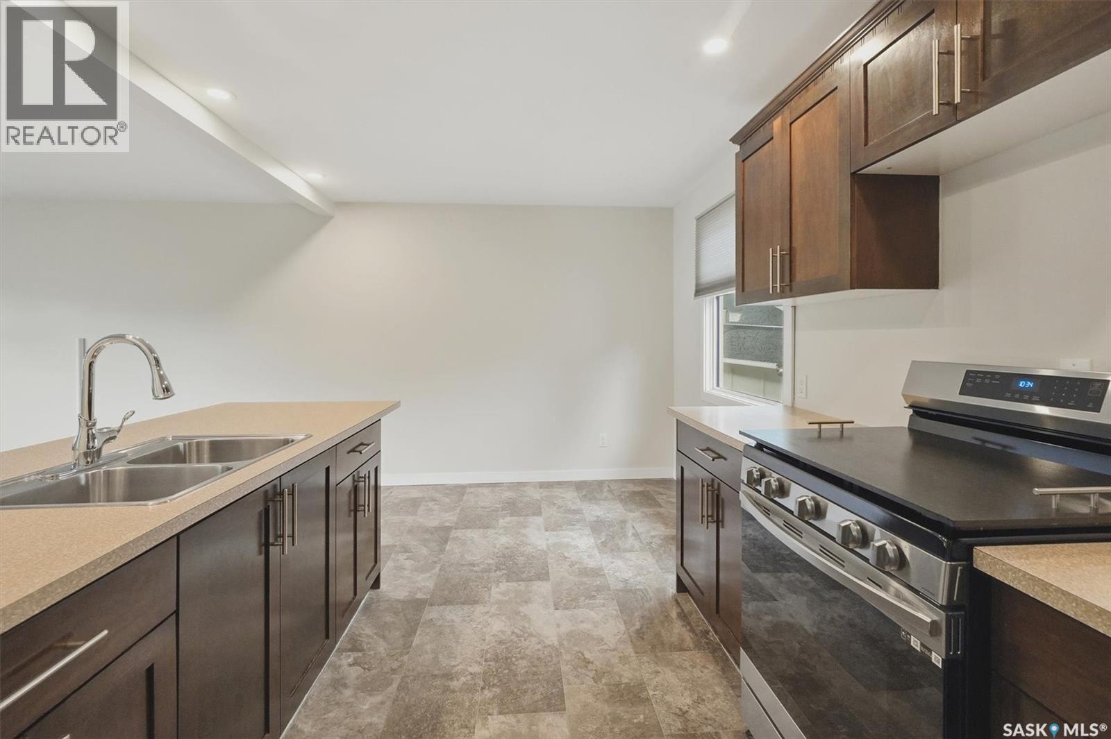15 Selkirk Crescent, Saskatoon, SK