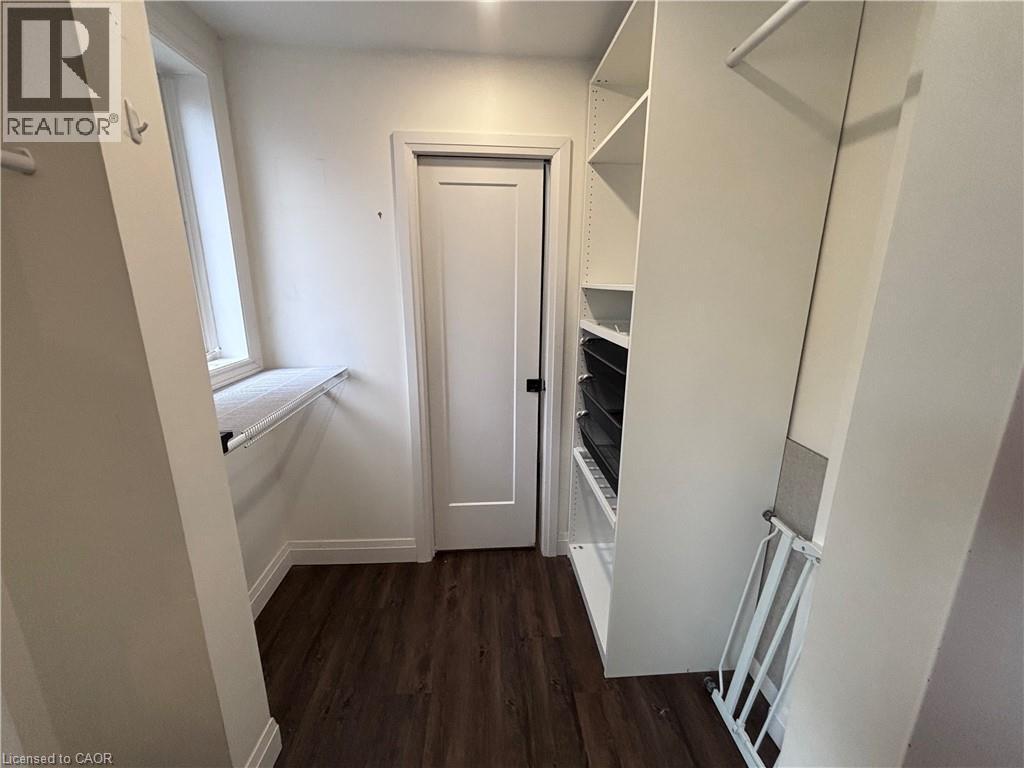 122 Queensdale Avenue E, Hamilton, ON - Indoor