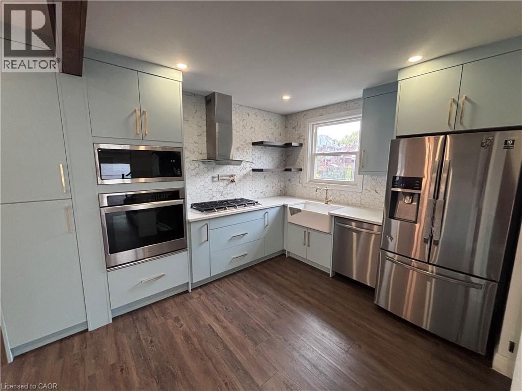 122 Queensdale Avenue E, Hamilton, ON - Indoor Photo Showing Kitchen