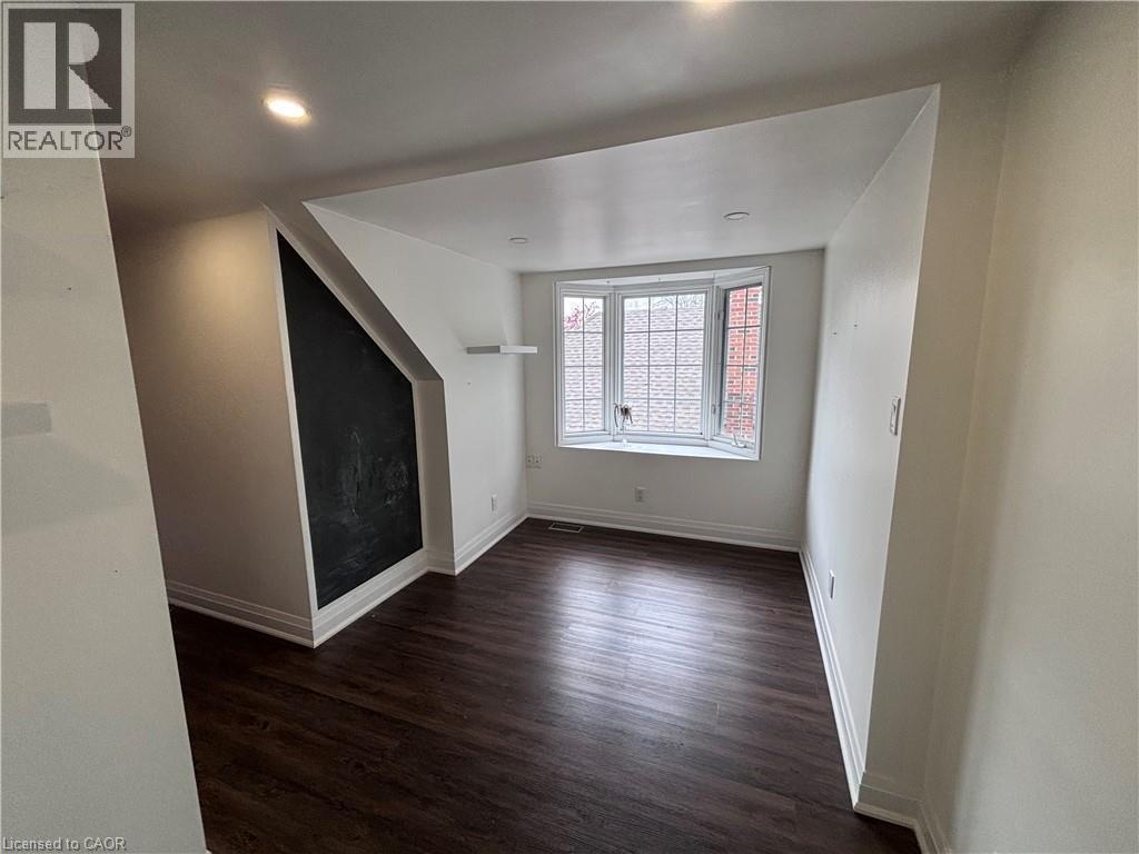 122 Queensdale Avenue E, Hamilton, ON - Indoor Photo Showing Other Room