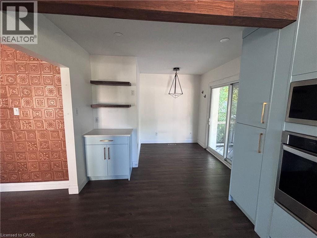 122 Queensdale Avenue E, Hamilton, ON - Indoor