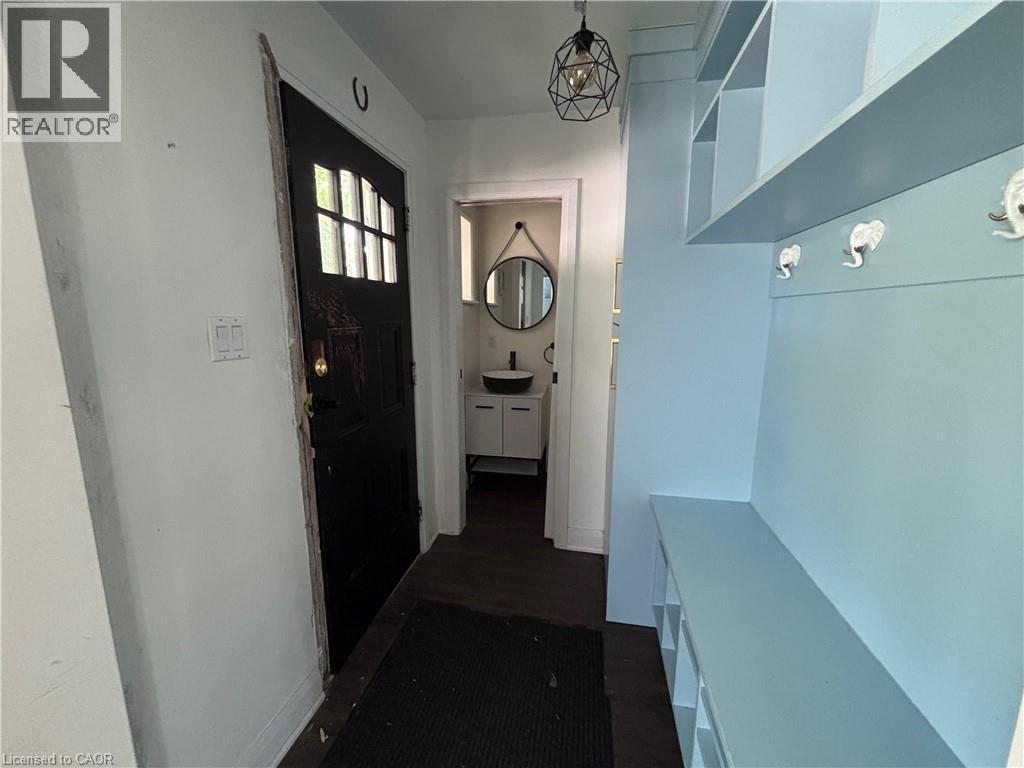 122 Queensdale Avenue E, Hamilton, ON - Indoor Photo Showing Other Room