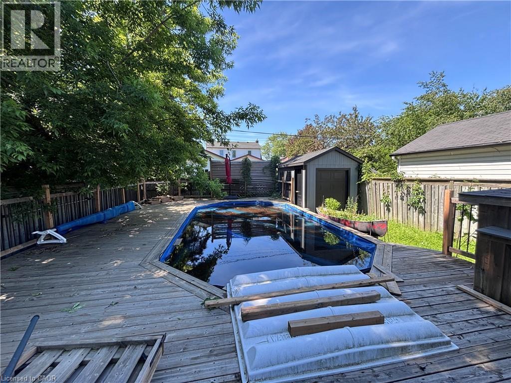 122 Queensdale Avenue E, Hamilton, ON - Outdoor