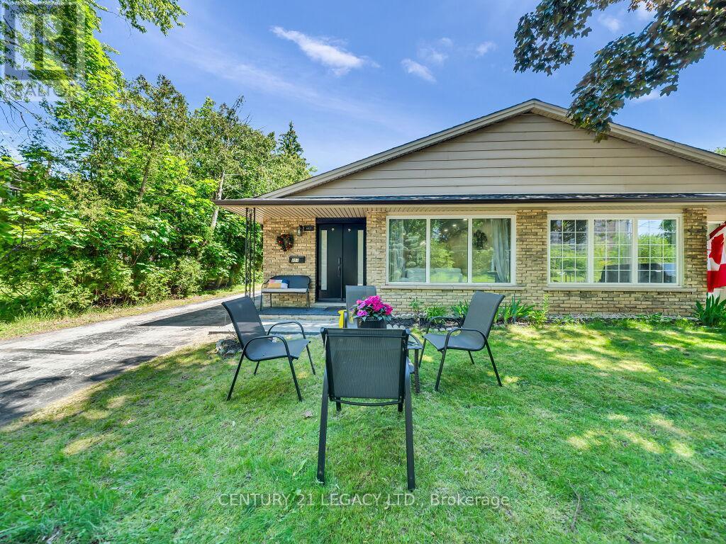 957 Francis Road, Burlington, ON