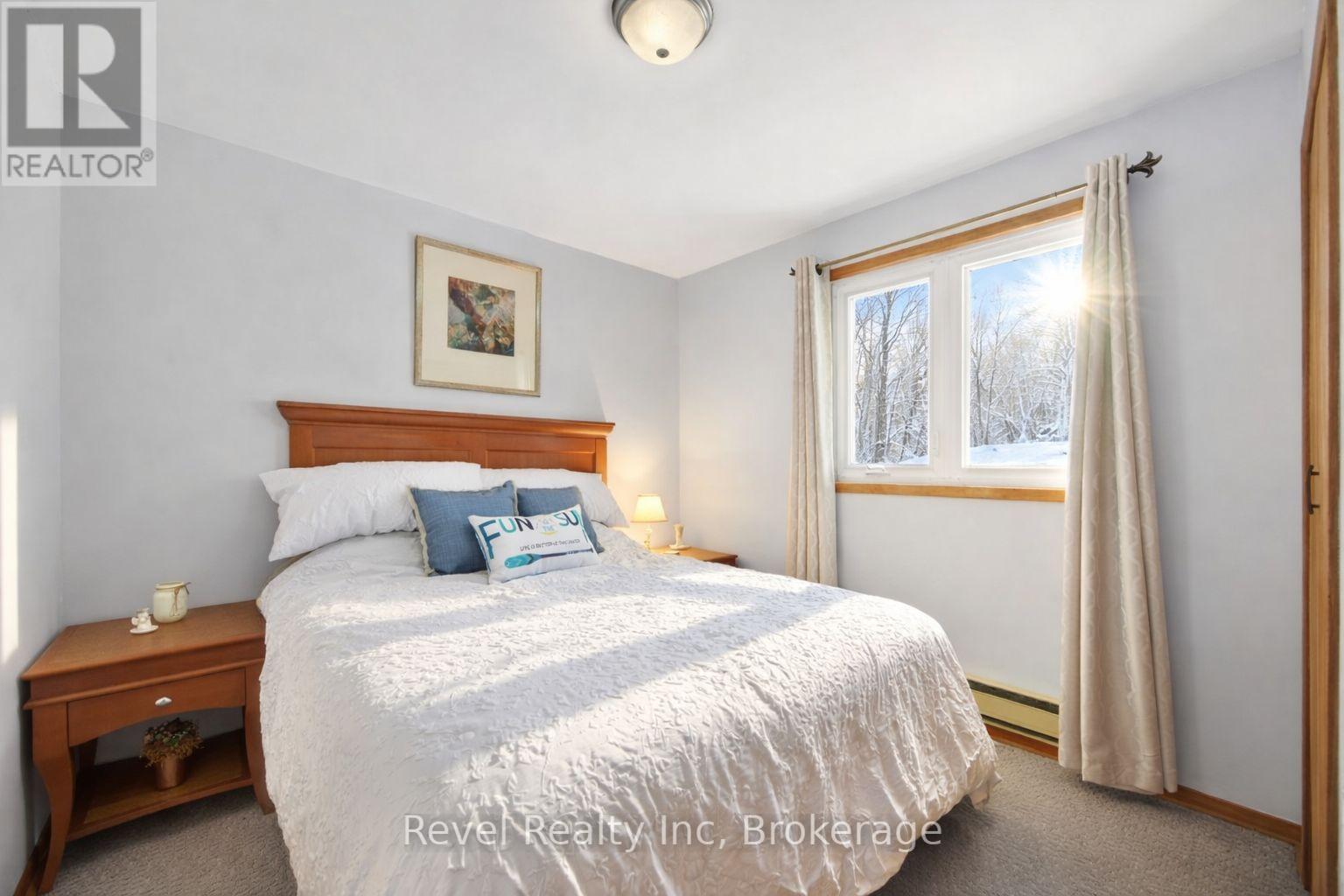 8 Manitou Crescent, Tiny, ON