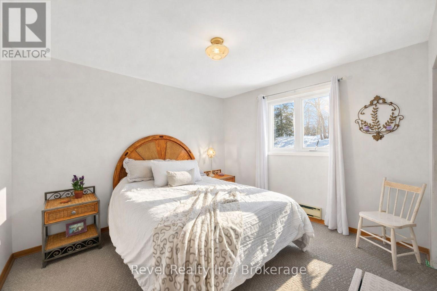 8 Manitou Crescent, Tiny, ON