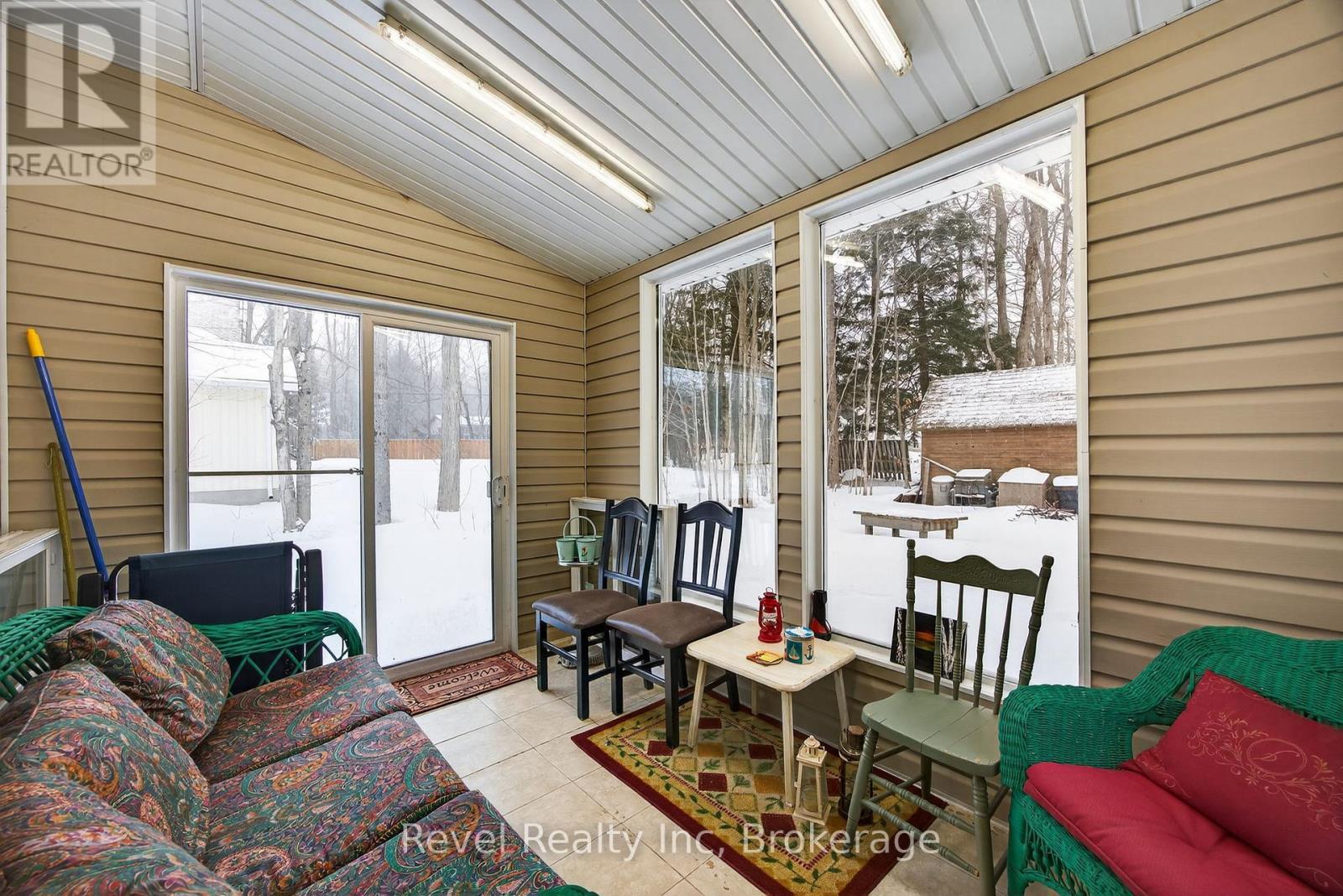 8 Manitou Crescent, Tiny, ON