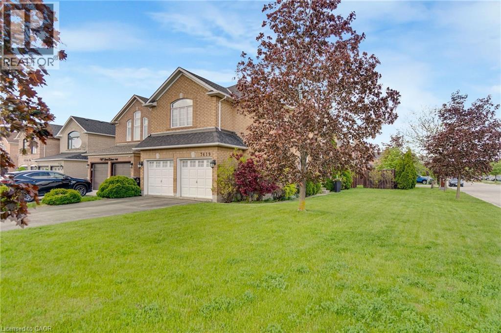 7419 Black Walnut Trail, Mississauga, ON
