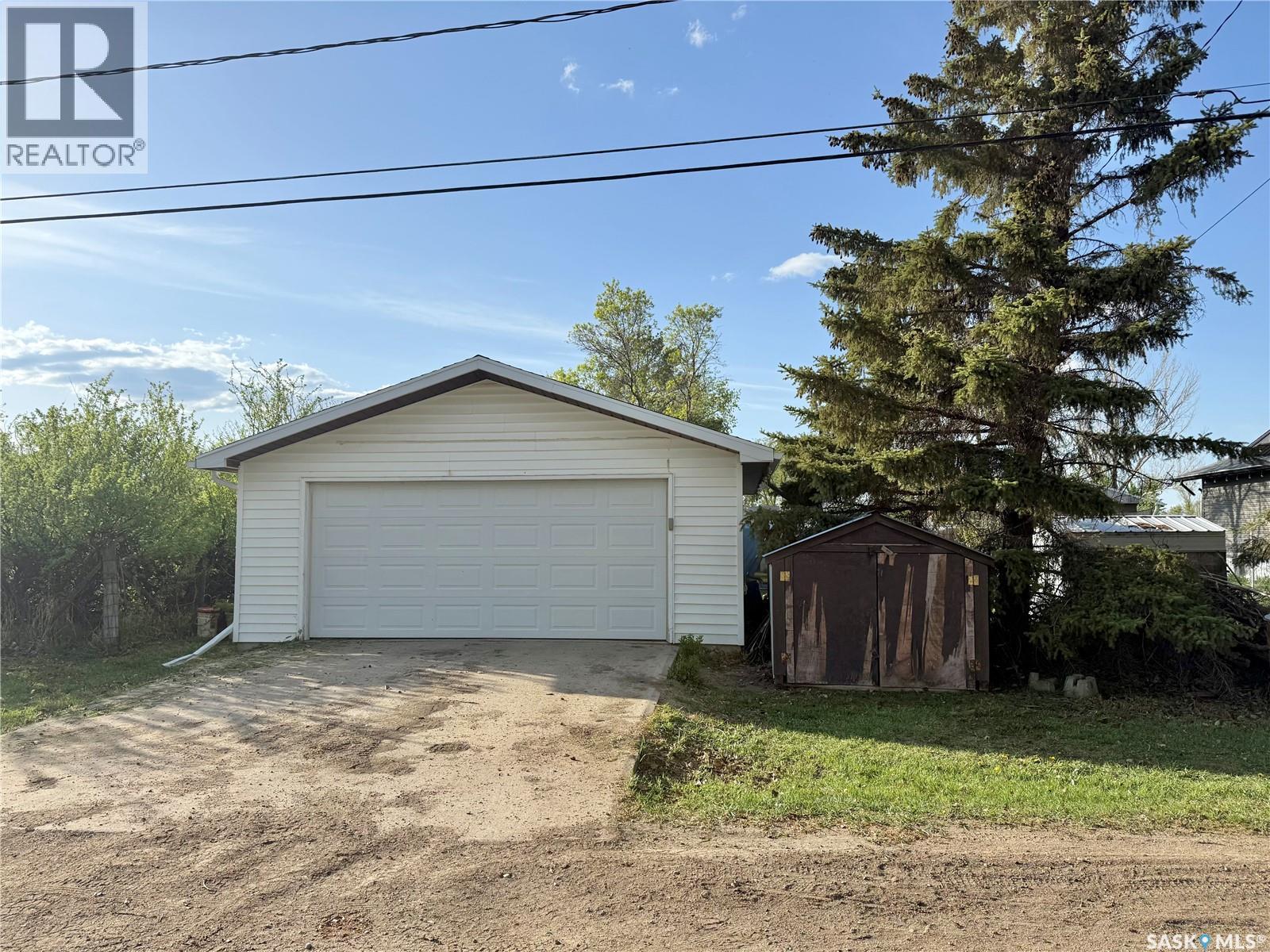 200 2Nd Street W, Dinsmore, SK
