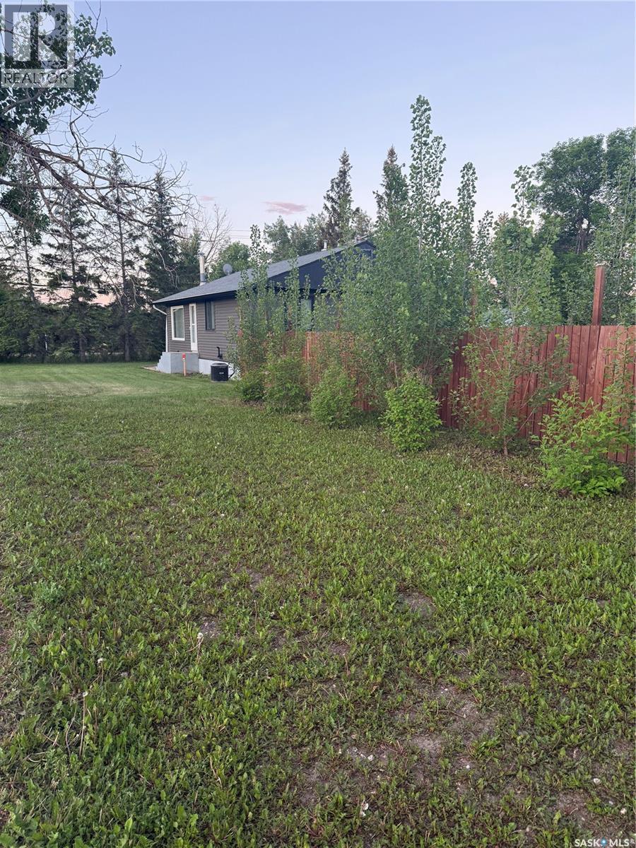 200 2Nd Street W, Dinsmore, SK