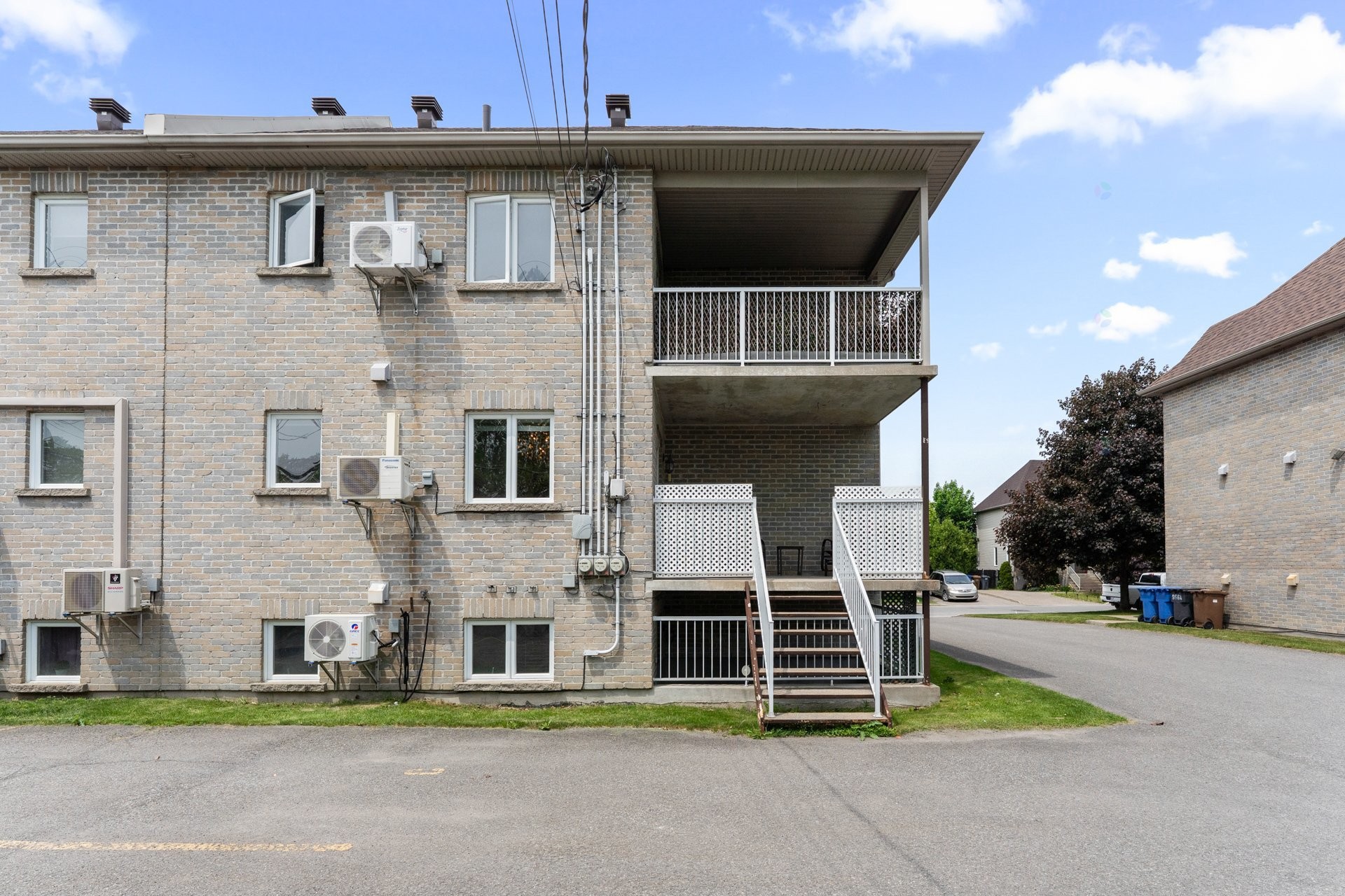 Face arrière - B-954 Rue Einstein, Repentigny (Repentigny), QC