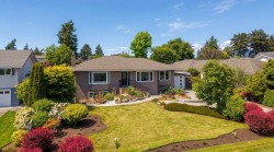 10192 Wildflower Pl Sidney, BC V8L 3R4
