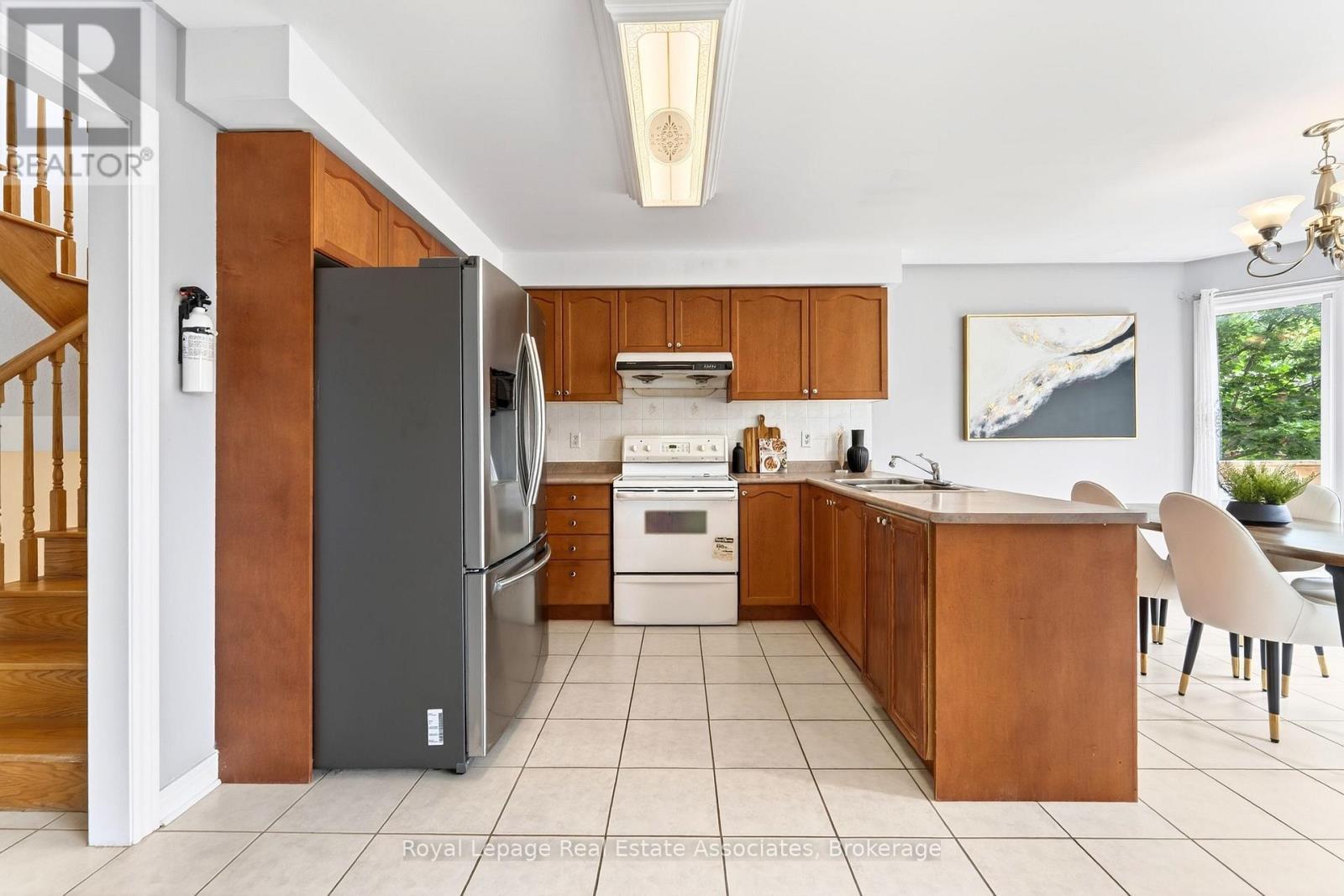 34 Bloom Crescent, Barrie, ON