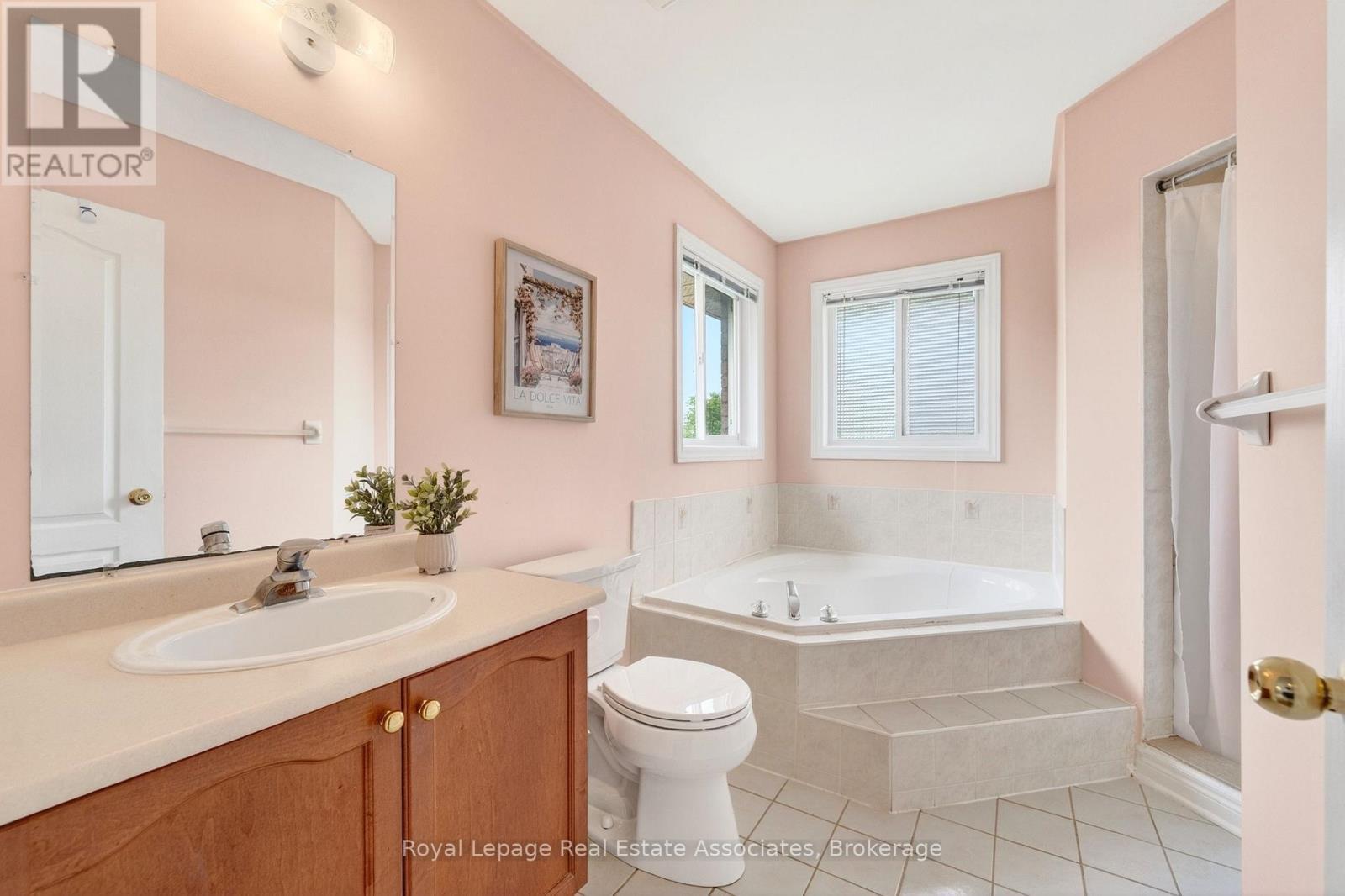 34 Bloom Crescent, Barrie, ON