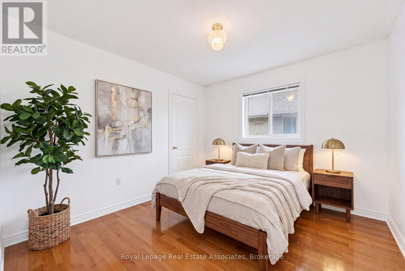 Virtually Staged - 34 Bloom Crescent, Barrie, ON