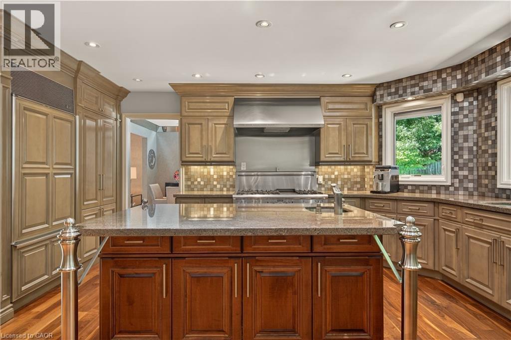 23 Lantern Lane, Dundas, ON